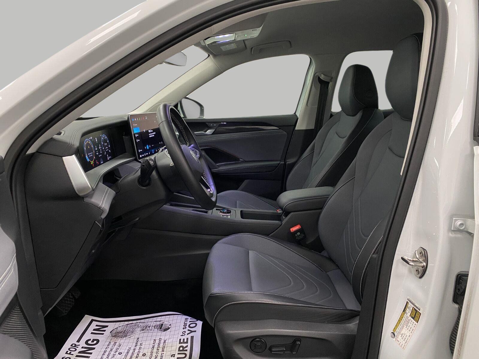 Used 2026 Volkswagen Tiguan SE AWD/4WD image 27