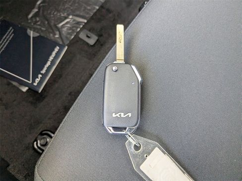 Used 2025 Kia Sportage LX image 32