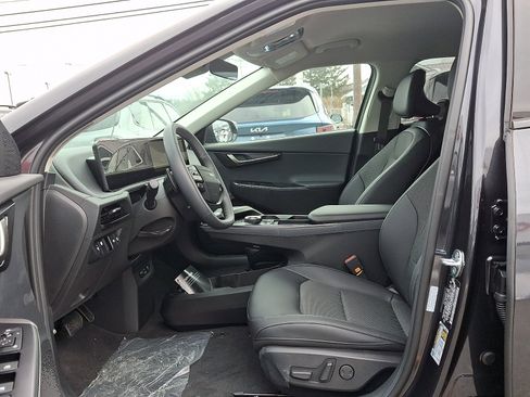 New 2025 Kia EV6 Light w/ Light LR Technology Package image 9