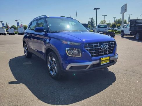 New 2025 Hyundai Venue SEL image 8