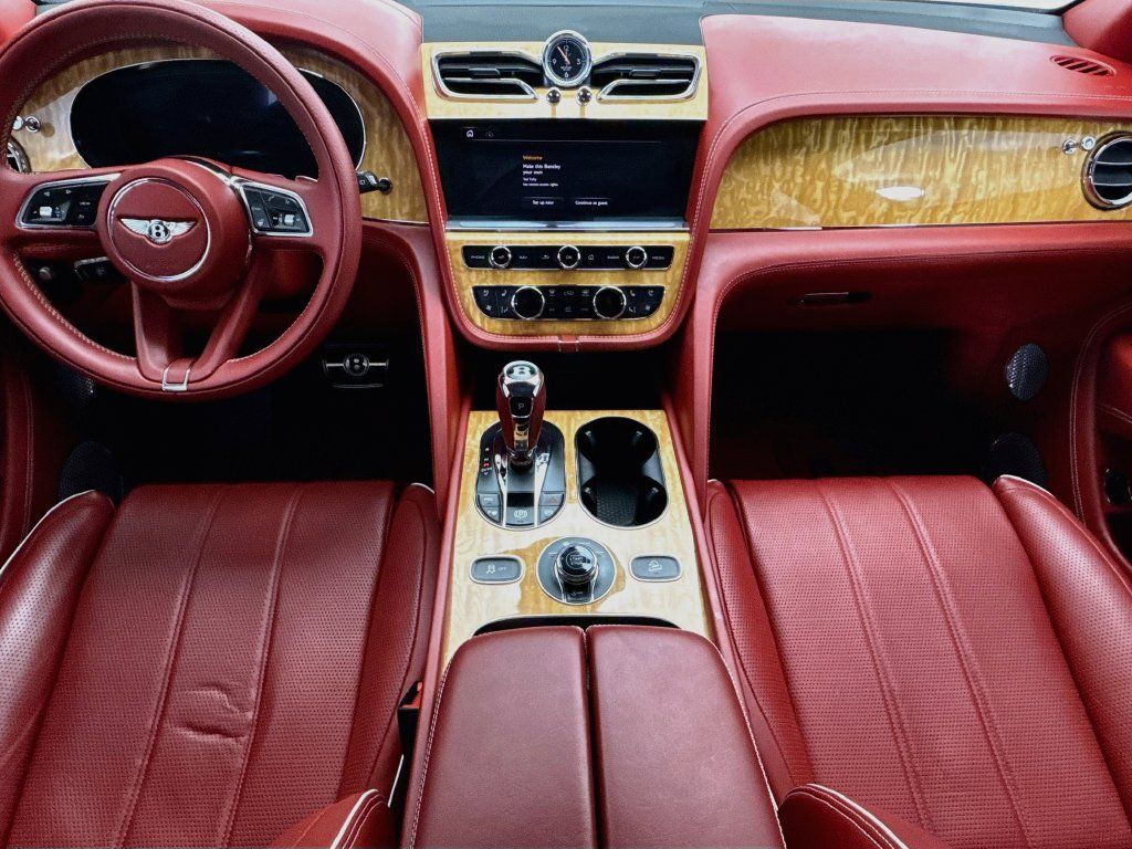 Certified 2022 Bentley Bentayga AWD/4WD image 13