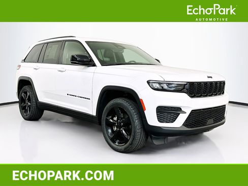 Used 2023 Jeep Grand Cherokee Altitude image 1