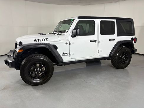 Used 2025 Jeep Wrangler Unlimited Sport AWD/4WD image 5