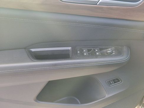 Used 2026 Volkswagen Atlas SE FWD image 19