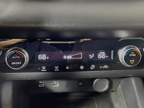 Used 2023 Mitsubishi Outlander ES image 26