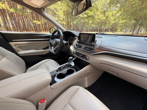 Used 2020 Nissan Altima 2.0 Platinum FWD image 20