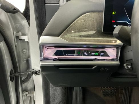 Used 2024 BMW i7 xDrive60 AWD/4WD image 17