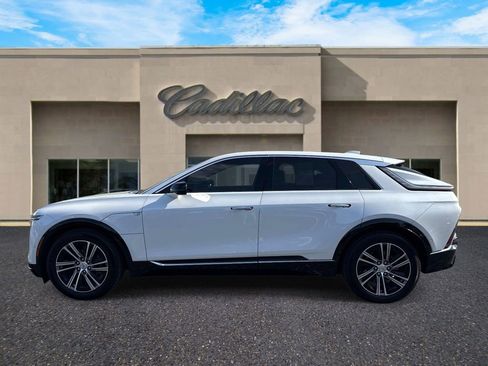 Certified 2024 Cadillac Lyriq Luxury AWD/4WD image 6