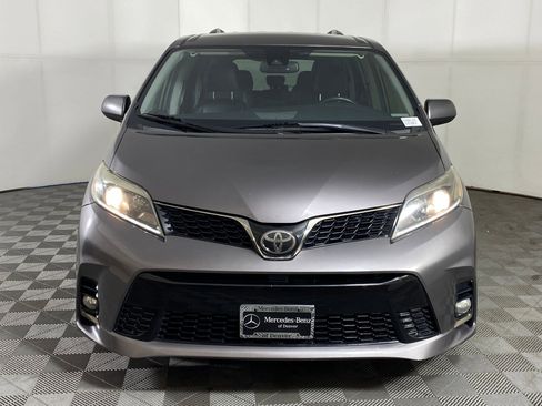 Used 2019 Toyota Sienna SE image 5