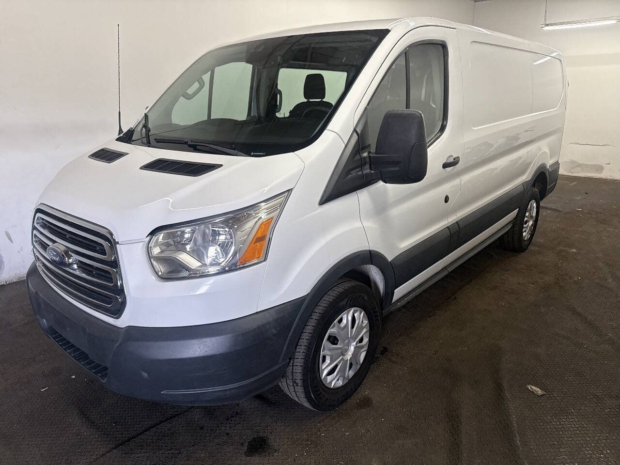 Used 2018 Ford Transit 250 130 Low Roof w/ Exterior Upgrade Package RWD image 1