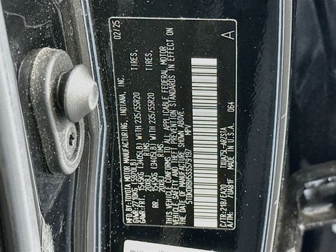 Used 2025 Toyota Highlander XSE AWD/4WD image 12