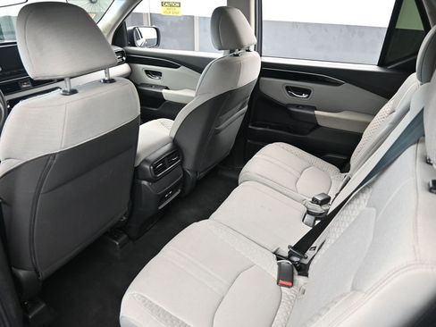 Used 2023 Honda Pilot LX image 33