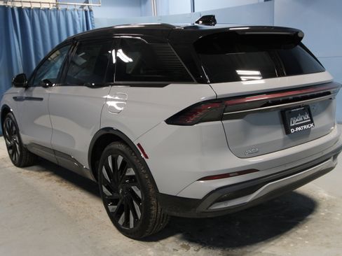 New 2026 Lincoln Nautilus Reserve w/ Jet Appearance Package image 36