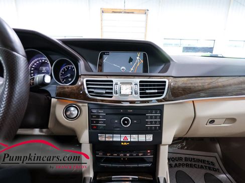 Used 2016 Mercedes-Benz E 350 4MATIC Sedan w/ Premium Package image 40
