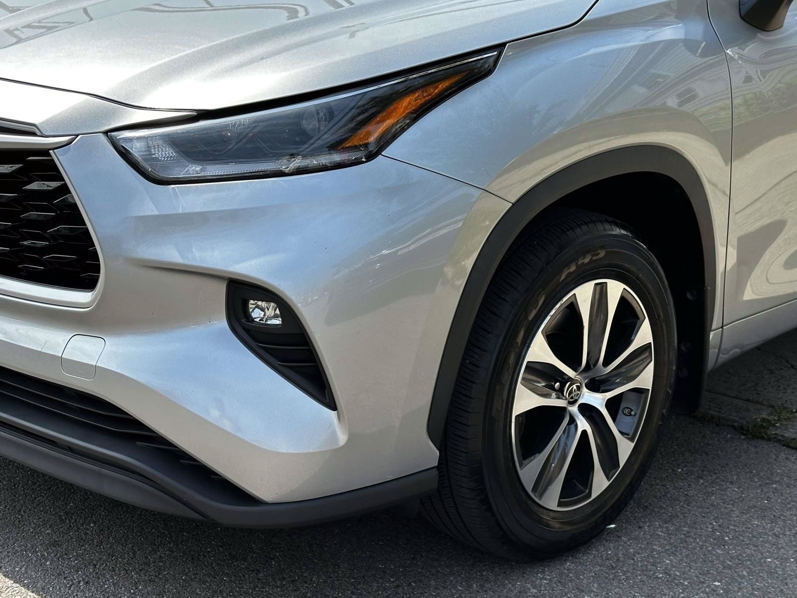 Certified 2021 Toyota Highlander XLE AWD/4WD image 10