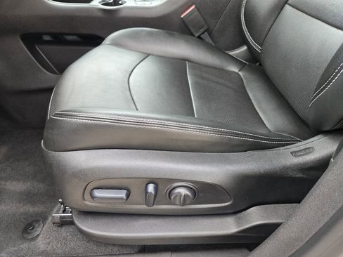 Used 2024 GMC Terrain SLT image 20