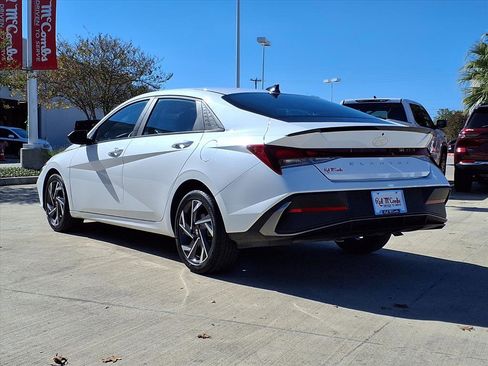 Used 2025 Hyundai Elantra Sport image 7