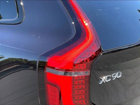 New 2026 Volvo XC90 T8 Ultra w/ Protection Package AWD/4WD image 25