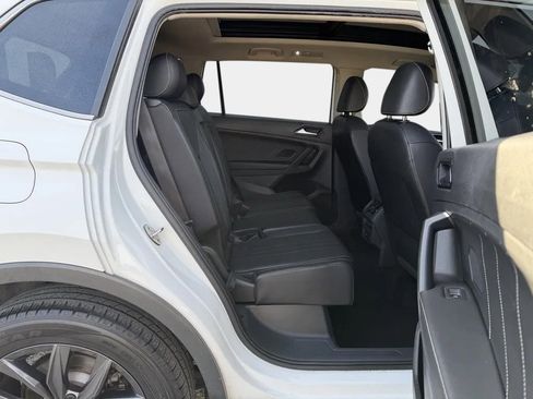 Used 2022 Volkswagen Tiguan SE image 29