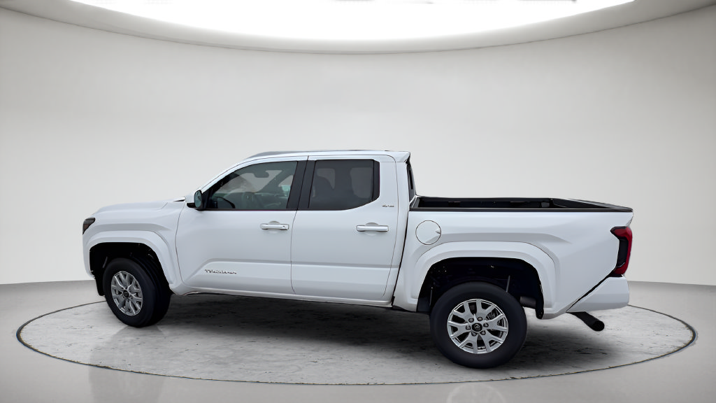 Used 2025 Toyota Tacoma SR5 w/ SR5 Upgrade Package AWD/4WD image 11