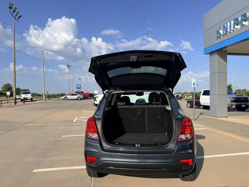 Used 2021 Chevrolet Trax LS w/ Tint and Cruise Package FWD image 8
