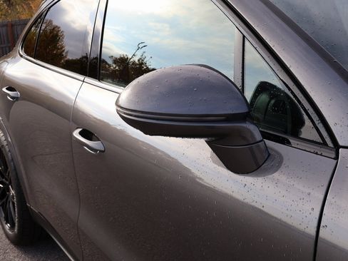 Used 2025 Porsche Cayenne Coupe image 15