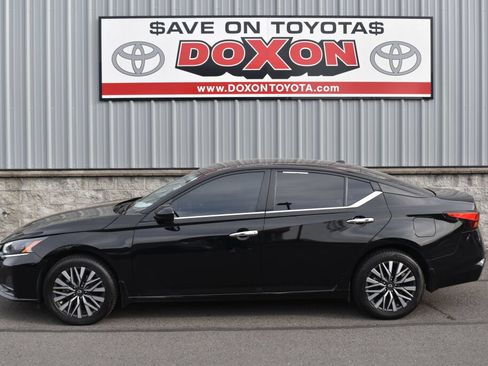 Used 2023 Nissan Altima 2.5 SV AWD/4WD image 4