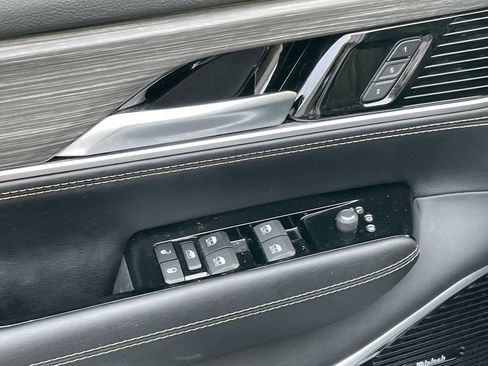 Used 2024 Jeep Wagoneer Series III w/ Premium Group I image 13