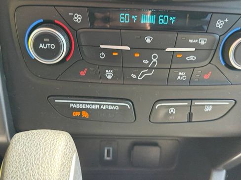 Used 2018 Ford Escape SE FWD image 17