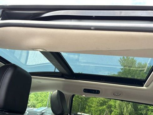 Certified 2024 Chrysler Pacifica Touring-L AWD/4WD image 28