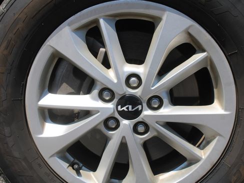 Certified 2024 Kia Carnival LX FWD image 23