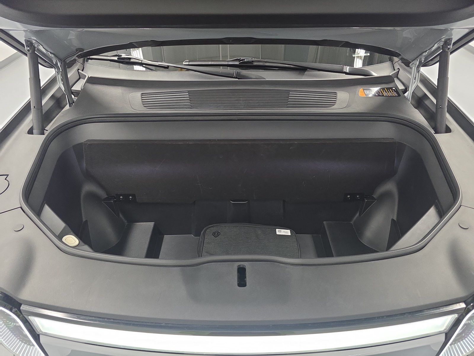 Used 2023 Rivian R1S Launch Edition Quad AWD/4WD image 14