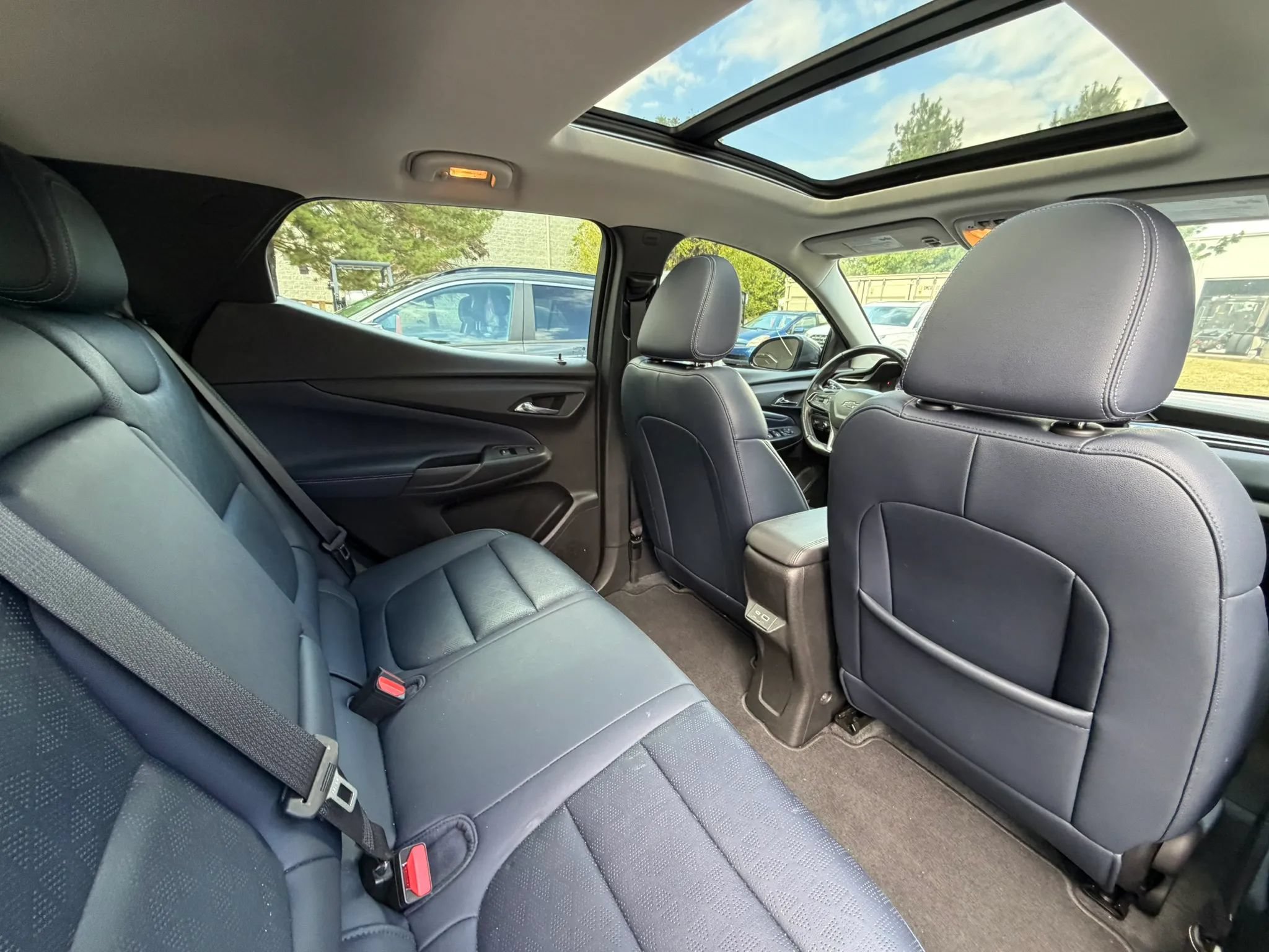 Used 2022 Chevrolet Bolt EUV Premier w/ Sun & Sound Package FWD image 19