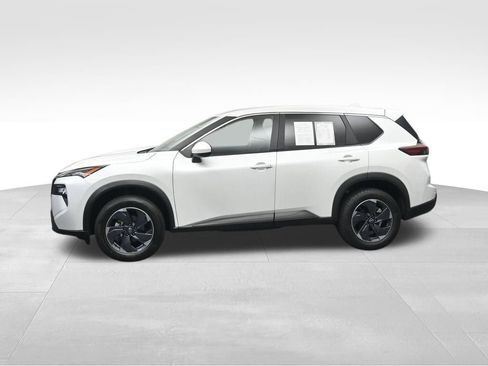 Used 2025 Nissan Rogue SV FWD image 2