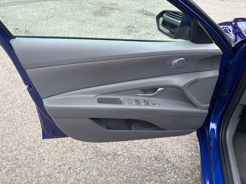 Certified 2022 Hyundai Elantra SEL FWD image 12