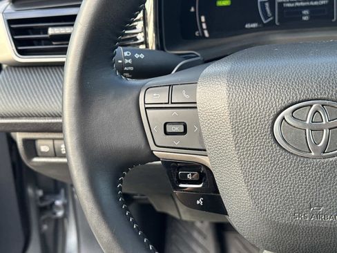 Used 2025 Toyota Camry SE image 31