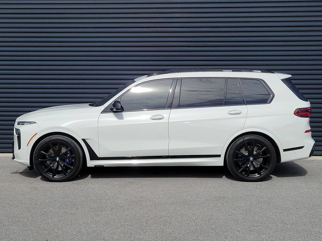 Used 2025 BMW X7 M60i AWD/4WD image 2