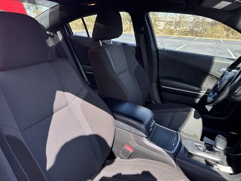 Used 2022 Dodge Charger SXT image 32