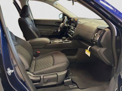 New 2026 Nissan Pathfinder SV w/ SV Premium Package AWD/4WD image 15