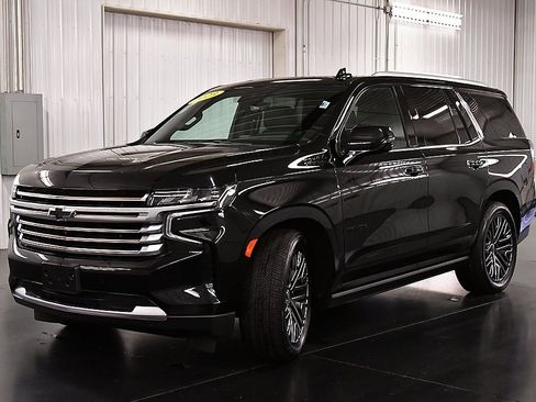 Used 2023 Chevrolet Tahoe High Country image 3