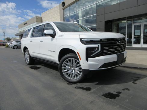 Used 2025 Chevrolet Suburban High Country AWD/4WD image 15