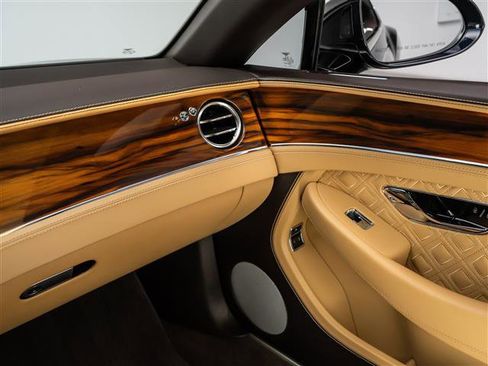 Used 2020 Bentley Continental GT AWD/4WD image 32