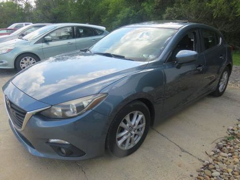 Used 2016 MAZDA MAZDA3 i Touring w/ Popular Equipment Package FWD image 3