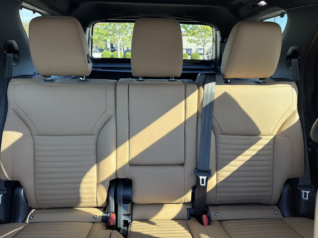 New 2026 Land Rover Discovery Limited Edition AWD/4WD image 27