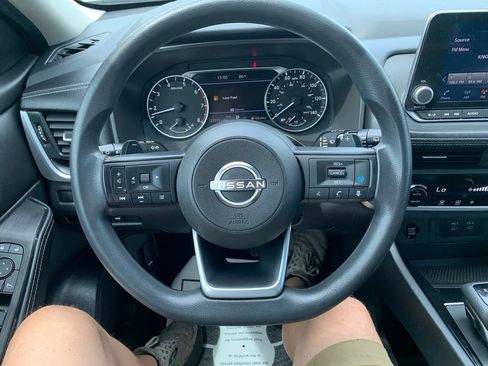 Used 2024 Nissan Rogue SV AWD/4WD image 10