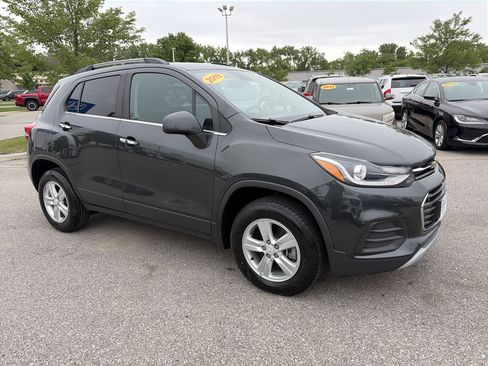 Used 2019 Chevrolet Trax LT w/ LT Convenience Package AWD/4WD image 3