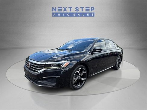 Used 2020 Volkswagen Passat 2.0T R-Line image 3