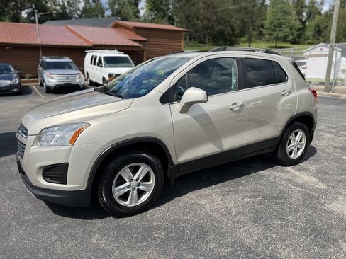 Used 2016 Chevrolet Trax LT w/ LT Sun and Sound Package AWD/4WD image 1