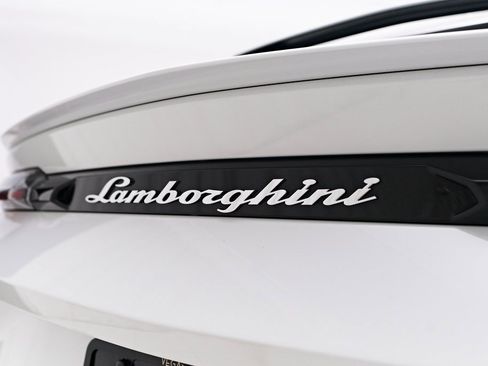Used 2022 Lamborghini Urus image 24