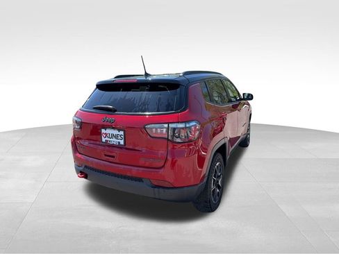 Used 2025 Jeep Compass Trailhawk AWD/4WD image 10